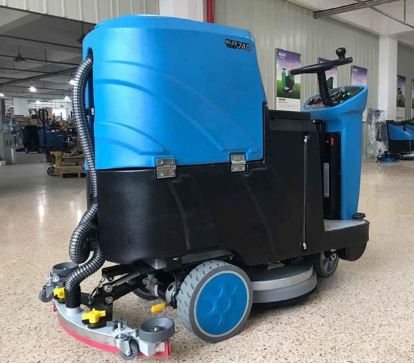 Ride on floor scrubber